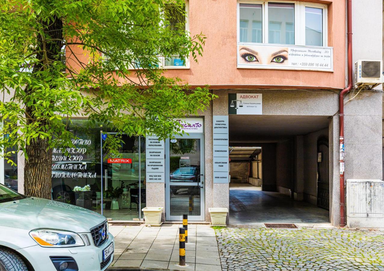 Beige And Purple - Two 1-Bdr Apartments In Plovdiv Exterior photo